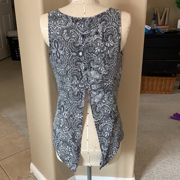 Express Split Back Tank - Picture 2 of 4